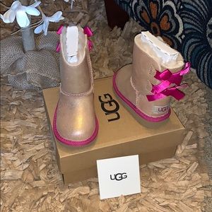 UGG MINI Bailey Bow Shimmer Boot